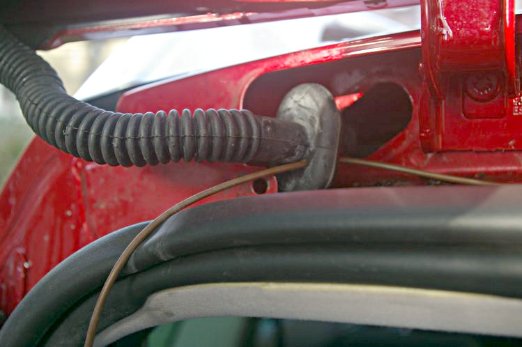 Fitting a Peugeot 308SW reversing camera step G-1